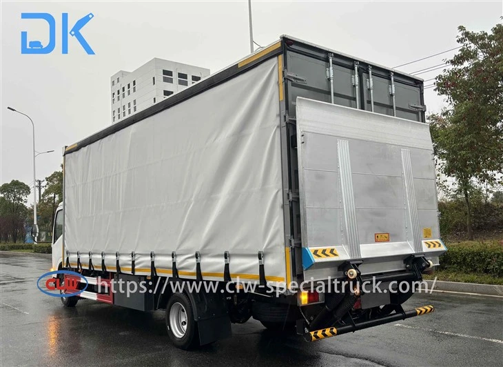 Hydraulic Tailboard Isuzu Side Curain Truck 5200 Wheelbase